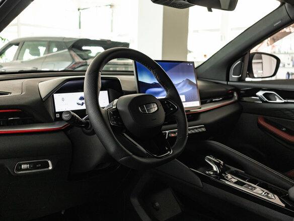 2026 Geely Coolray I Рестайлинг 2, пурпурный, 2964900 рублей - вид 16