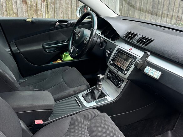 2010 Volkswagen Passat B6, серебристый - вид 4