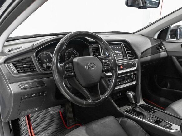 2019 Hyundai Sonata VII (LF) Рестайлинг, чёрный, 1770000 рублей - вид 4