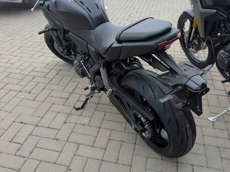 2026 Yamaha MT-07 (FZ-07), чёрный, 1299000 рублей, вид 4