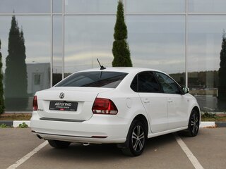 2017 Volkswagen Polo V Рестайлинг, белый, 1030000 рублей, вид 4