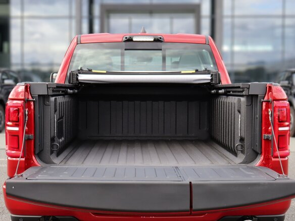 2026 Ram 1500 Crew Cab V Рестайлинг, красный, 12590000 рублей - вид 17