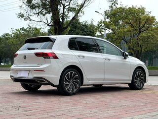 2023 Volkswagen Golf VIII, белый, 1700000 рублей, вид 4