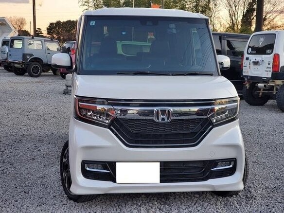 2022 Honda N-BOX II Рестайлинг, белый, 677000 рублей - вид 1
