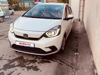 2020 Honda Fit IV, белый, 1400000 рублей, вид 3