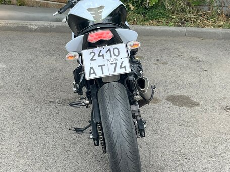 2010 Kawasaki Z 750, белый, 480000 рублей, вид 2