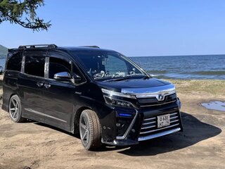 2018 Toyota Voxy III (R80) Рестайлинг, чёрный, 2300000 рублей, вид 1