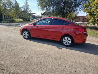 2015 Hyundai Solaris I Рестайлинг, красный, 899000 рублей, вид 2