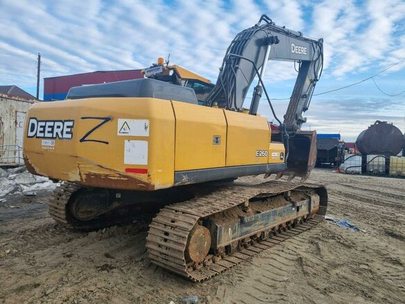 2018 John Deere E260LC, жёлтый, 6351000 рублей - вид 2
