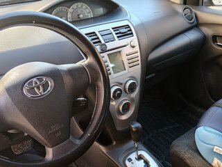 2007 Toyota Yaris II, серебристый, 550000 рублей, вид 4
