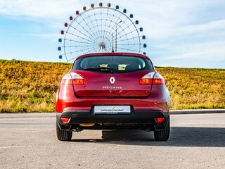 2014 Renault Megane III Рестайлинг, красный, 800000 рублей, вид 4