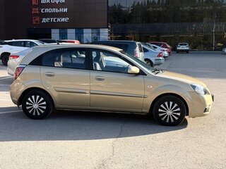 2010 Kia Rio II Рестайлинг, бежевый, 550000 рублей, вид 3
