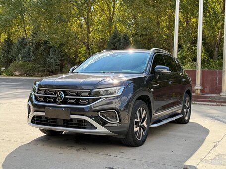 2023 Volkswagen Tayron I Рестайлинг, коричневый, 2130000 рублей, вид 1