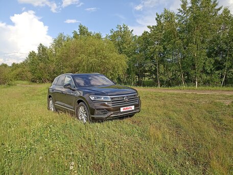 2018 Volkswagen Touareg III, коричневый, 4299000 рублей, вид 1