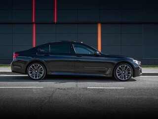2017 BMW 7 серии Long 750Li xDrive VI (G11/G12), чёрный, 3000000 рублей, вид 2