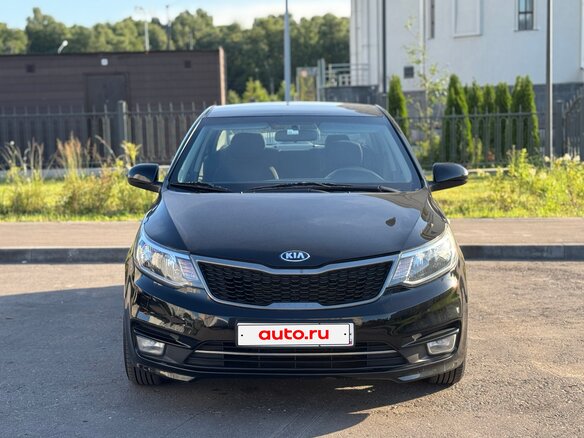 2016 Kia Rio III Рестайлинг, чёрный, 700000 рублей - вид 1
