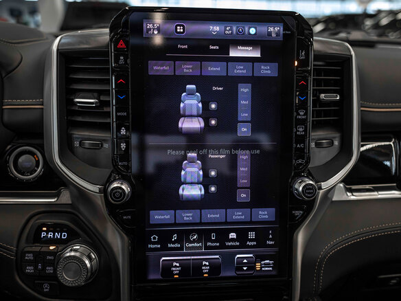 2026 Ram 1500 Crew Cab V Рестайлинг, белый - вид 36