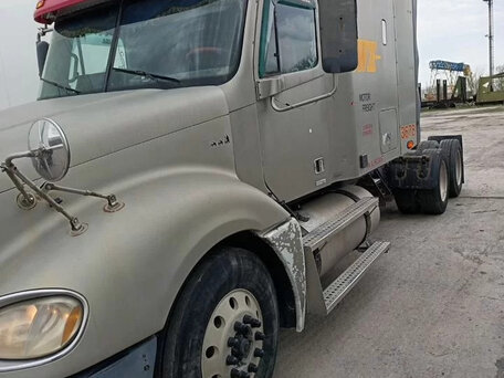2001 Freightliner Columbia, серебристый, 1100000 рублей, вид 3