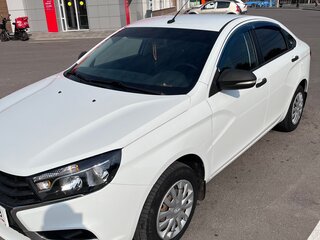 2018 Lada (ВАЗ) Vesta I, белый, 900000 рублей, вид 1