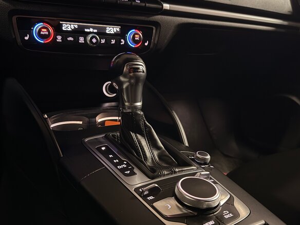 2018 Audi A3 III (8V) Рестайлинг, белый, 1350000 рублей - вид 9