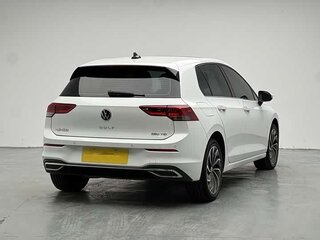2023 Volkswagen Golf VIII, белый, 1750000 рублей, вид 5