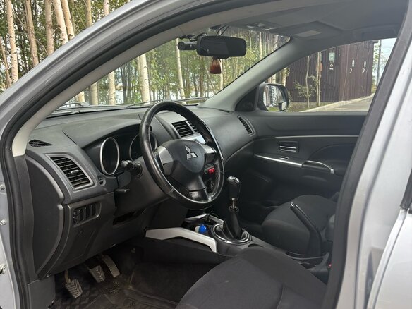 2011 Mitsubishi ASX I, серебристый, 740000 рублей - вид 6