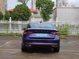 2022 Skoda Octavia IV (A8), фиолетовый, 2370000 рублей, вид 5