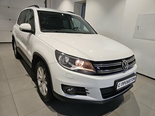 2016 Volkswagen Tiguan AMT I Рестайлинг, белый, 1299000 рублей, вид 3