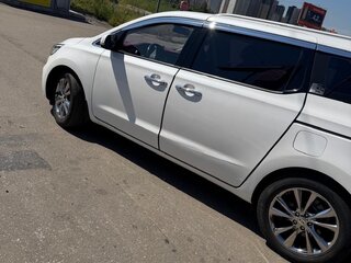 2020 Kia Carnival III, белый, 3500000 рублей, вид 3
