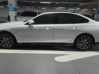 2026 BMW 5 серии 523d xDrive VIII (G60/G61/G68), белый, 7690000 рублей, вид 3