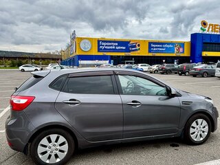 2013 Kia Rio 4-speed III, серый, 800000 рублей, вид 3