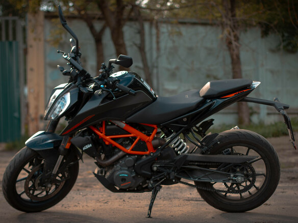2022 KTM 390 Duke, чёрный, 450000 рублей - вид 2