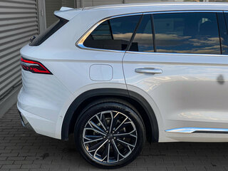 2025 Geely Monjaro (Xingyue L) I Рестайлинг 2 (China Market), белый, 3890000 рублей, вид 5