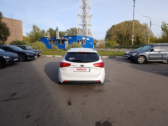 2017 Kia Ceed II Рестайлинг, белый, 900000 рублей - вид 5