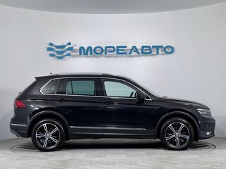 2017 Volkswagen Tiguan II, чёрный, 2150000 рублей, вид 4