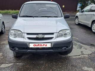2011 Chevrolet Niva I Рестайлинг, серебристый, 490000 рублей, вид 1