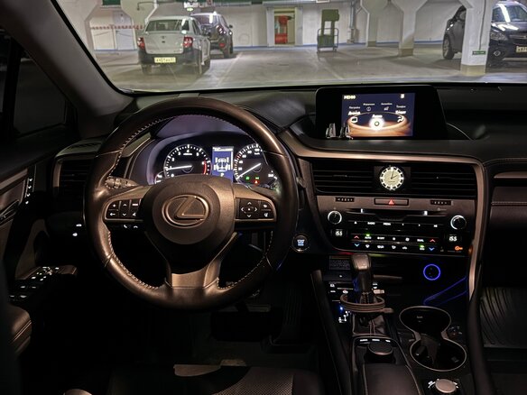 2018 Lexus RX 300 IV, белый, 3200000 рублей - вид 11