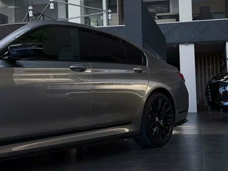 2020 BMW 7 серии 740d xDrive VI (G11/G12) Рестайлинг, серый, 7000000 рублей, вид 4