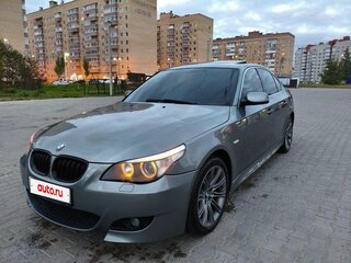 2004 BMW 5 серии 530i V (E60/E61), серебристый, 899000 рублей, вид 1