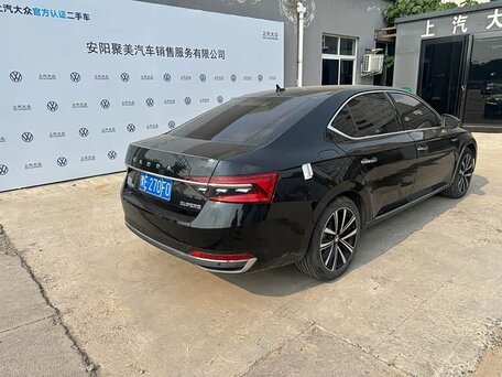 2023 Skoda Superb III Рестайлинг, чёрный, 1970000 рублей, вид 4