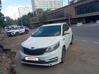 2016 Kia Rio III Рестайлинг, белый, 400000 рублей, вид 1