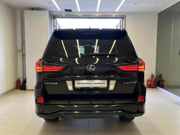 2017 Lexus LX 570 III Рестайлинг 2, чёрный, 7825000 рублей - вид 5