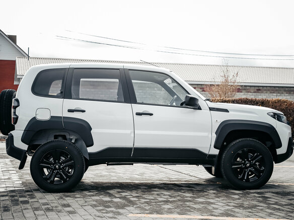 2026 Lada (ВАЗ) Niva Travel I Рестайлинг, белый, 1808000 рублей - вид 1