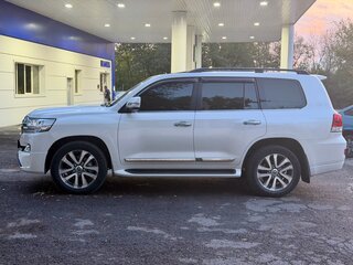 2016 Toyota Land Cruiser 200 Series Рестайлинг 2, белый, 7450000 рублей, вид 3