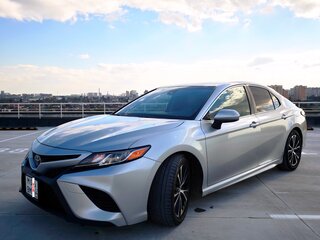 2017 Toyota Camry US Market VIII (XV70), серый, 2320000 рублей, вид 3
