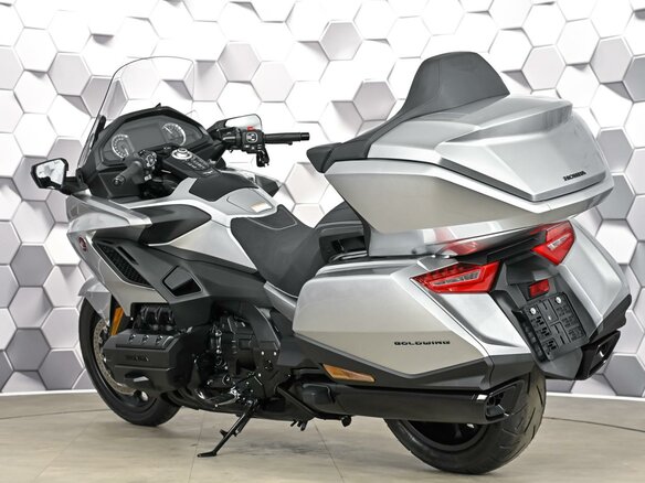 2025 Honda GL 1800 Gold Wing, серебристый, 3649000 рублей - вид 7