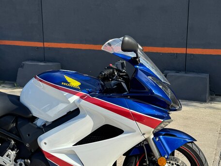 2007 Honda VFR 800, белый, 655000 рублей, вид 5