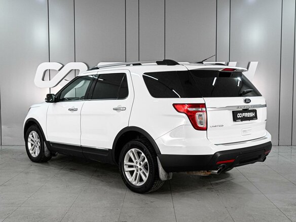 2015 Ford Explorer V, белый - вид 1