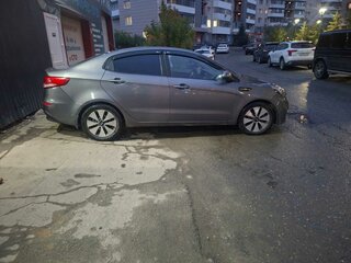 2016 Kia Rio III Рестайлинг, серый, 530000 рублей, вид 4