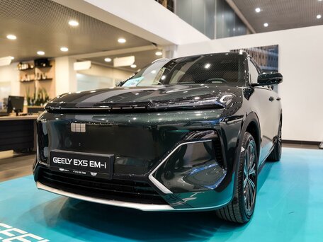 2026 Geely EX5 Гибрид EM-R, зелёный, 3829990 рублей, вид 1